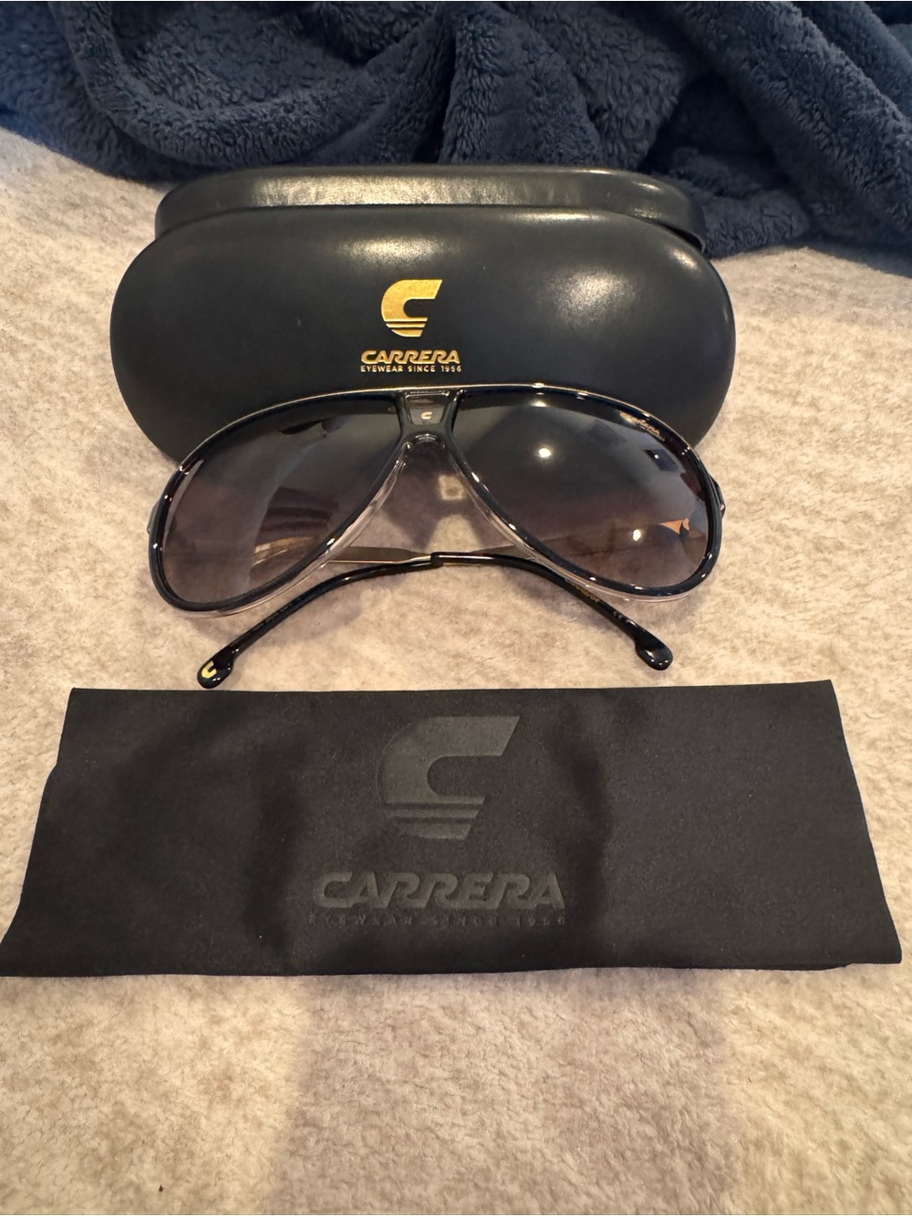 Carrera Aviator 1050 Sunglasses - Black Frame Gold with Brown Gradient Lenses